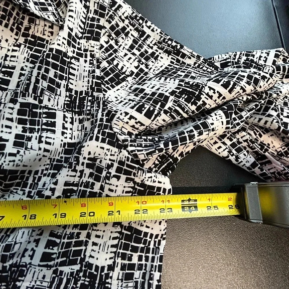 Sere Nada Women’s Size 18 Black White Pleated Button Blouse Stretch Artsy Career - Picture 7 of 12